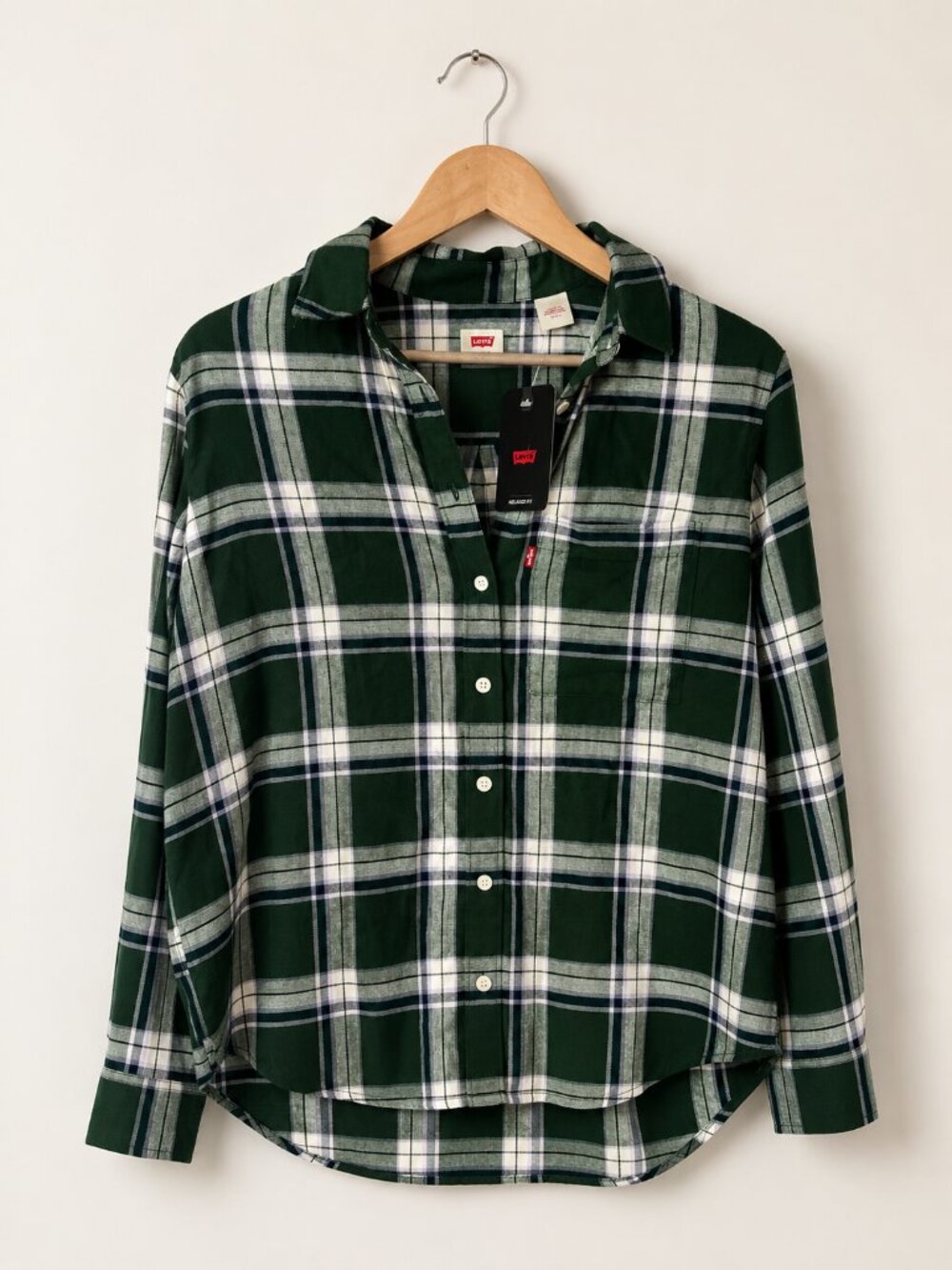 Levi’s Women’s Green Plaid Flannel Button Up Shirt Relaxed Fit Size Small NWT